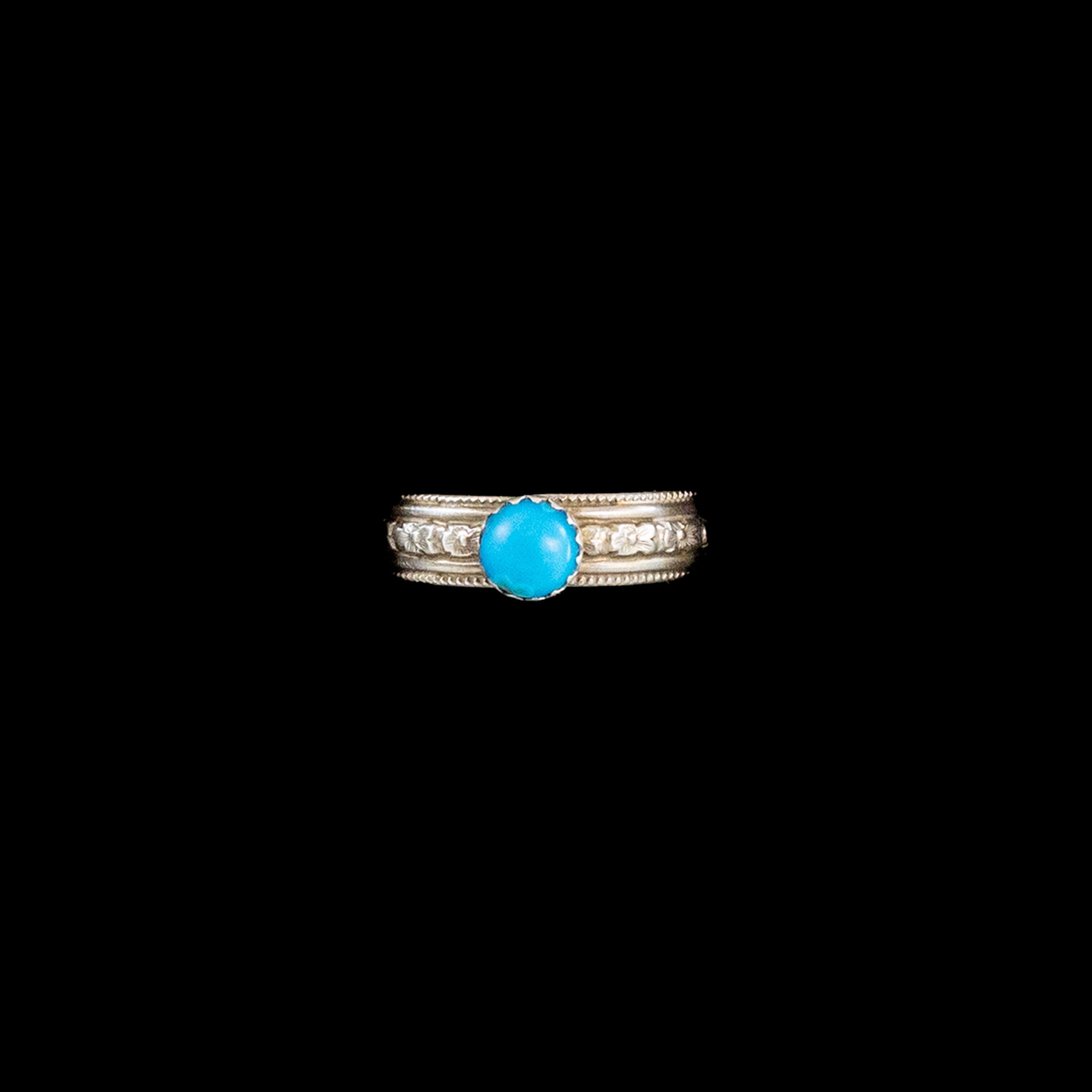 Detailed Silver band with turquoise stone